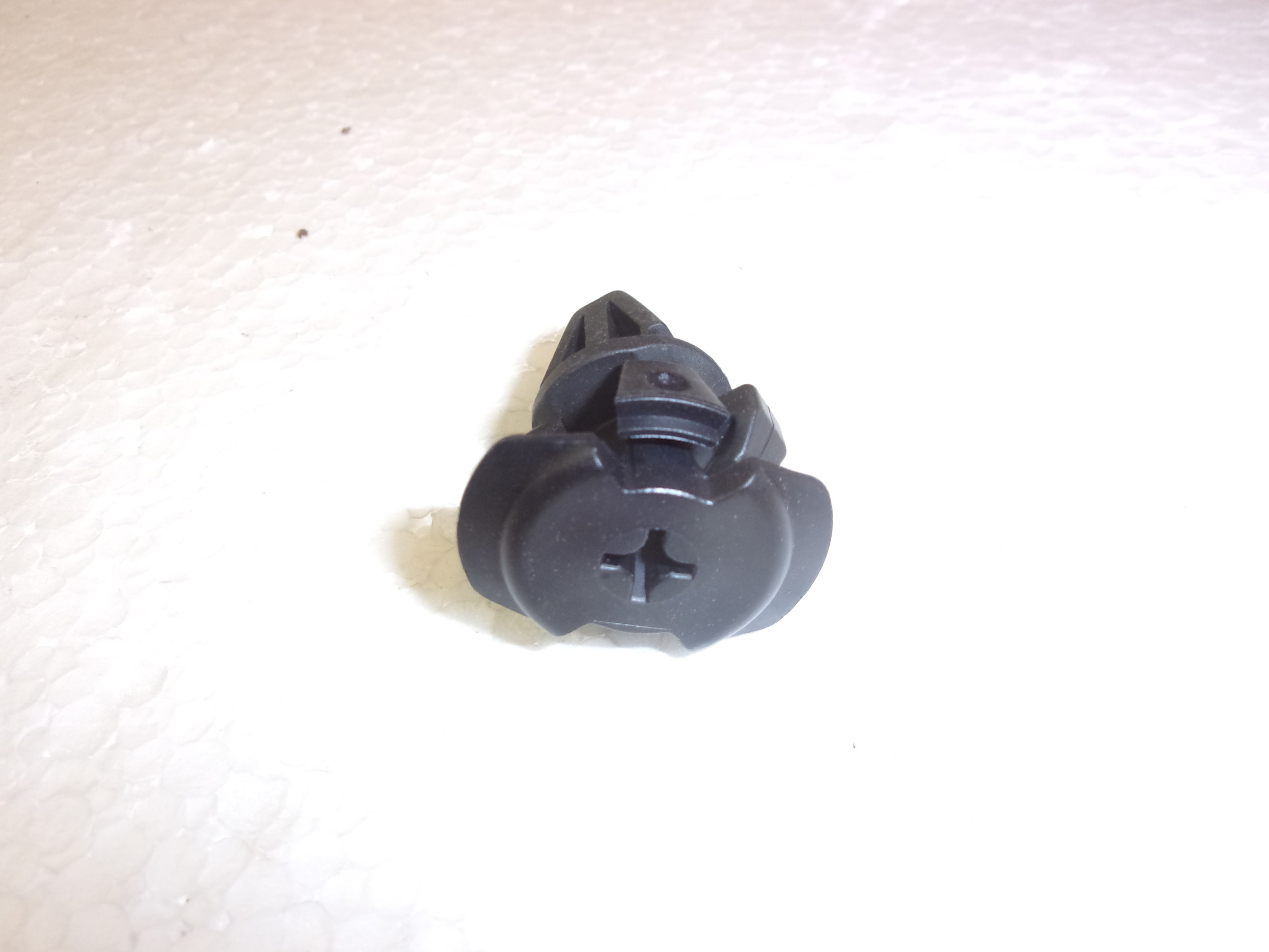 RADIATOR GRILL RETAINER